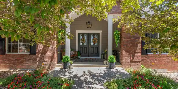 Image 4: Gorgeous estate home on 2.5 acres with waterfront lake access! Image 4: Gorgeous estate home on 2.5 acres with waterfront lake access!