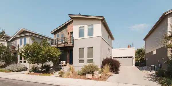 Image 2: Modern 4 bedroom 3 bathroom home with multiple patios and decks including one on the rooftop of the garage Image 2: Modern 4 bedroom 3 bathroom home with multiple patios and decks including one on the rooftop of the garage