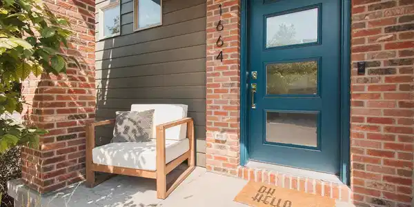 Image 3: Lovely entrance with brick accents Image 3: Lovely entrance with brick accents