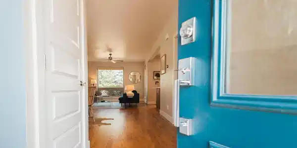 Image 4: Lets take a look inside... Image 4: Lets take a look inside...