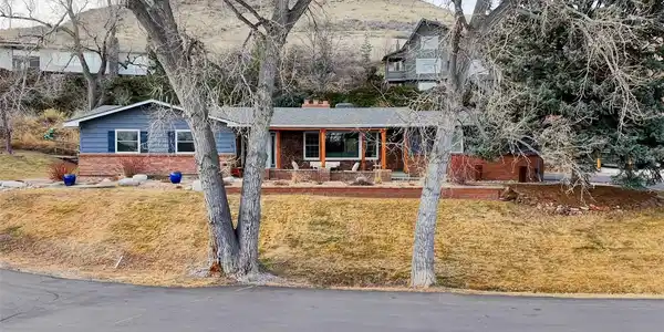 14100 Foothill Circle