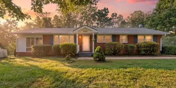 1322 Lakeridge CIR