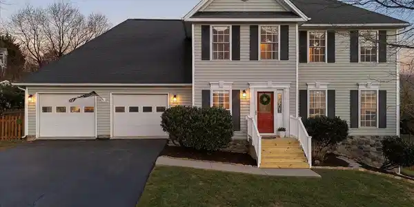 6104 Gardendale CIR