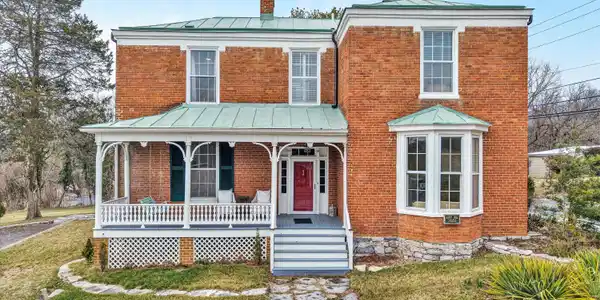 322 E Main ST
