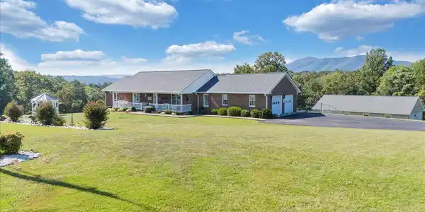 3991 Green Level RD