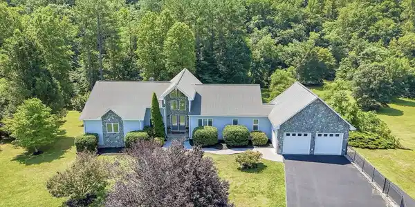 1860 Riverbend DR