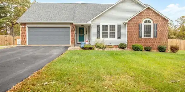 260 Leaning Oak RD