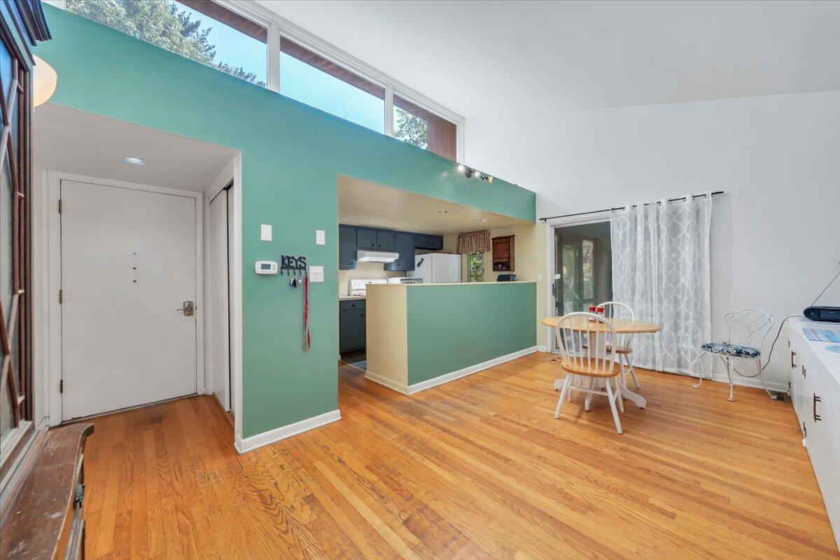 Image 4: Offers 3 BR/2 BA