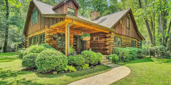 71 Cedar LN