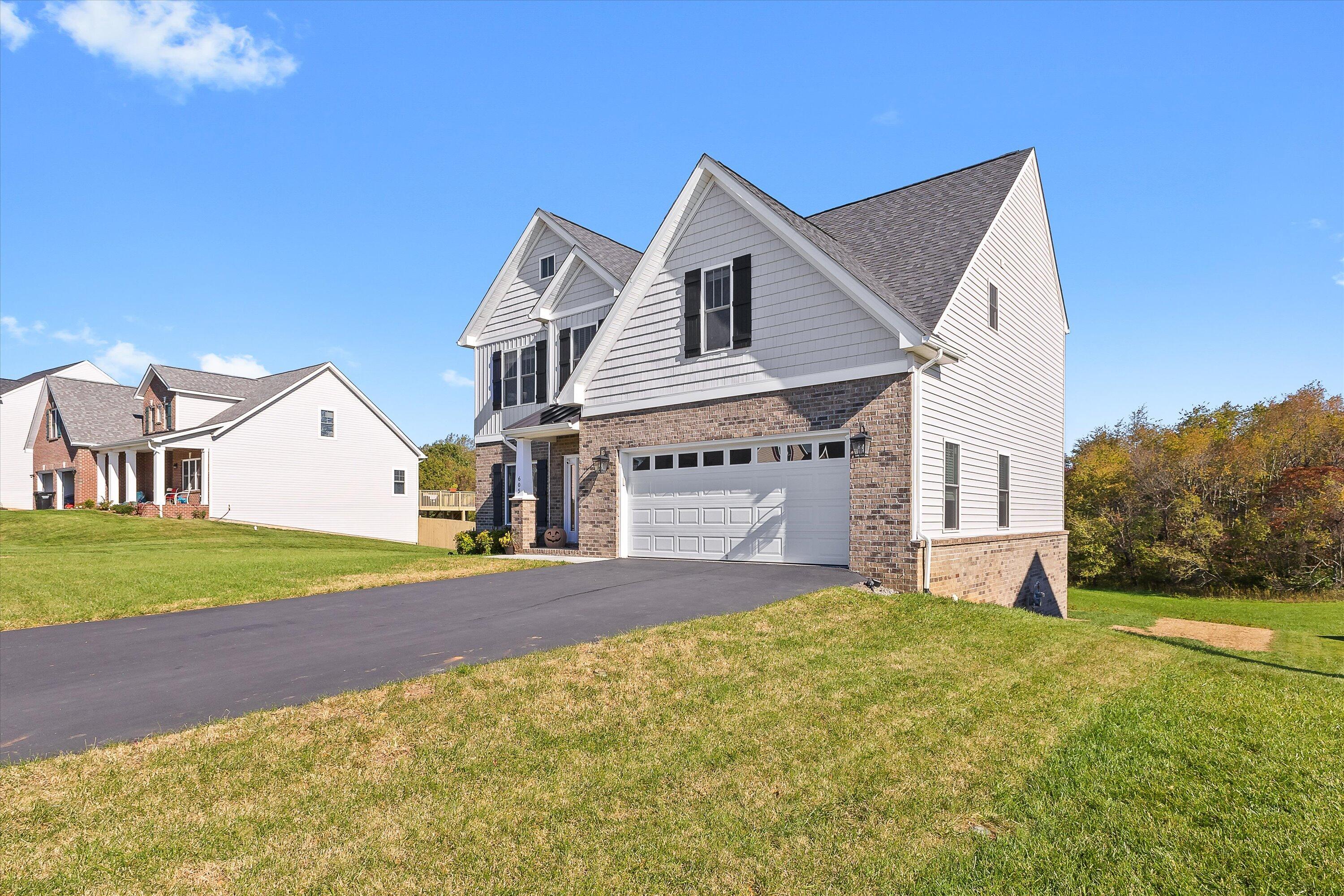 Image 2: 02-605 Spring Grove Dr_02