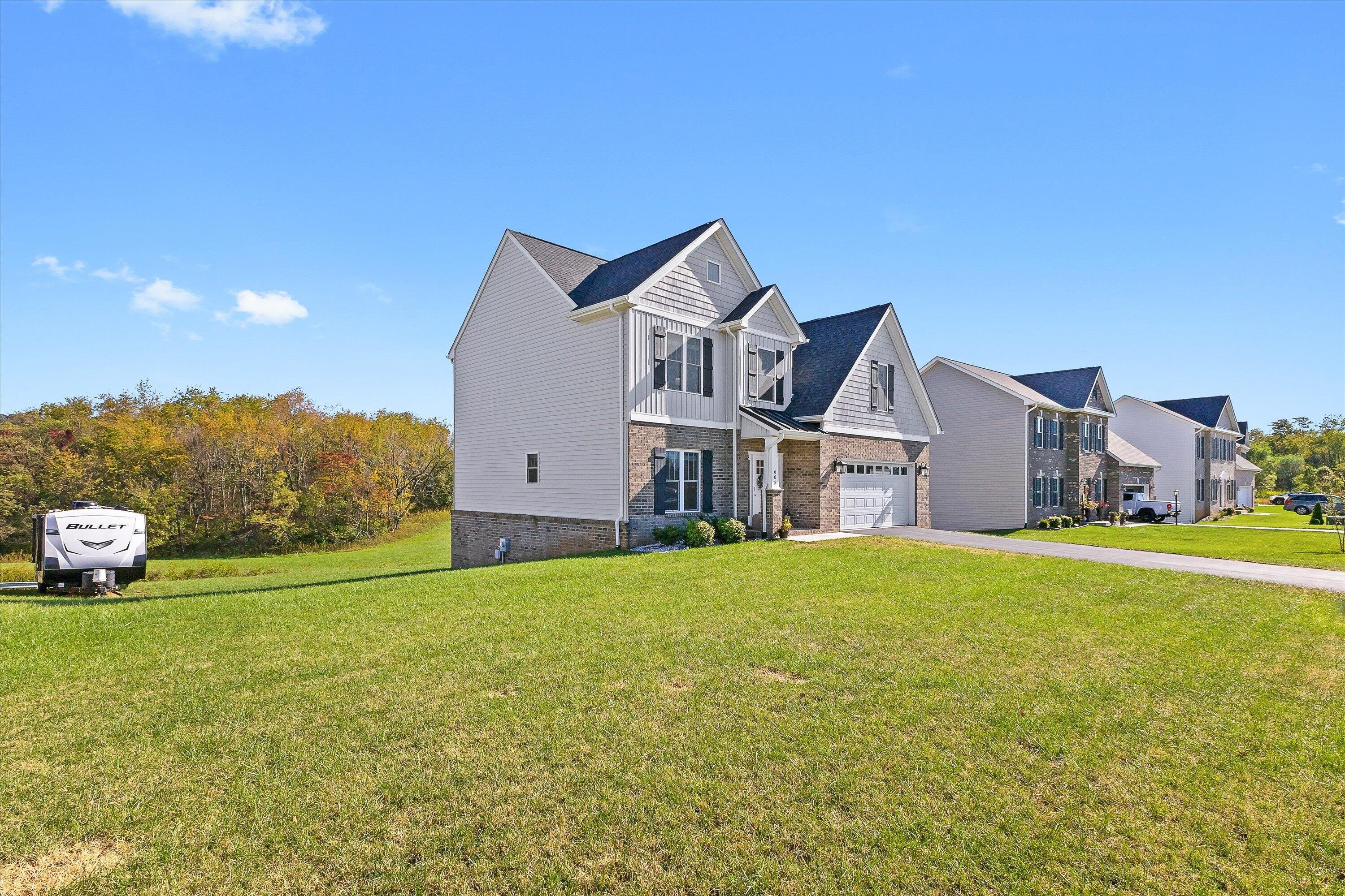Image 3: 03-605 Spring Grove Dr_03
