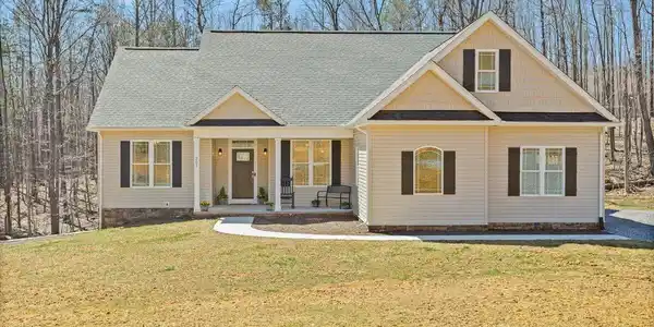 261 W Glade TRL