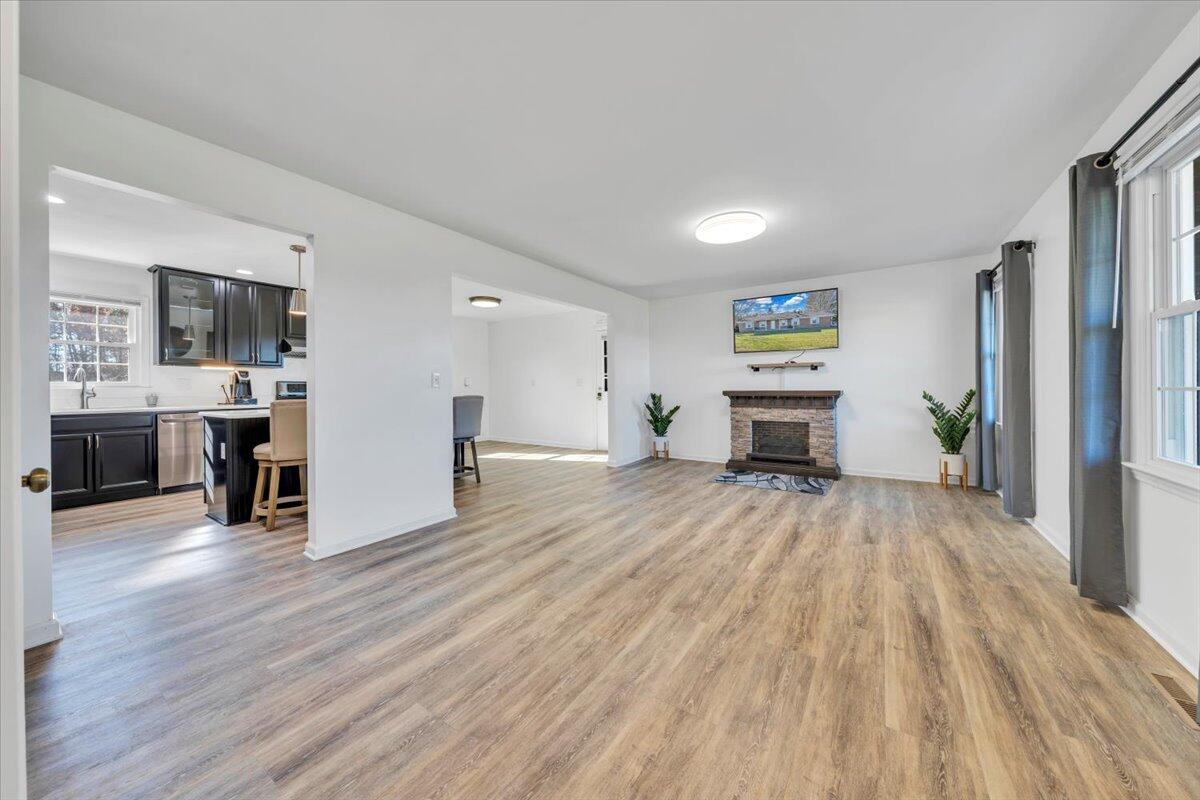 Image 2: 02-MIB02427