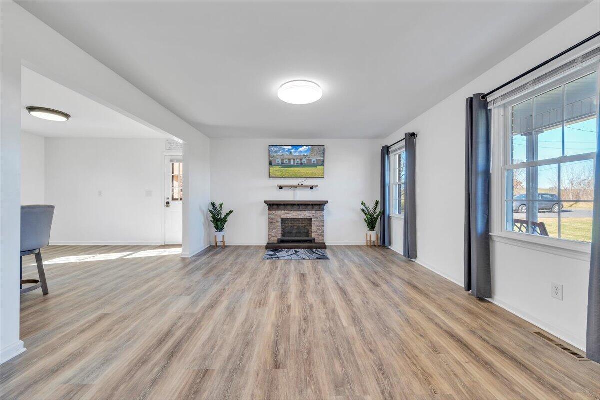 Image 3: 03-MIB02430