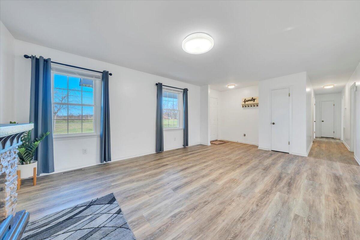 Image 4: 04-MIB02433