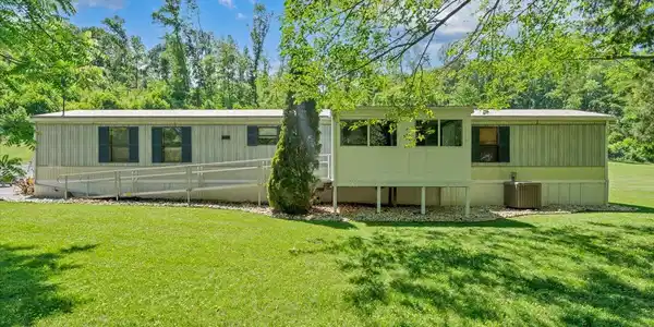 22 Walnut Grove CIR