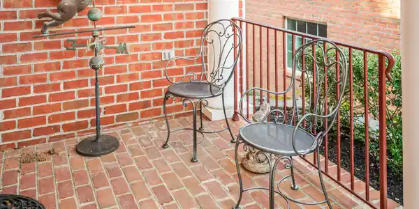 Image 3: PORCH