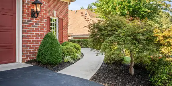 Image 4: DRIVEWAY TO WALKWAY