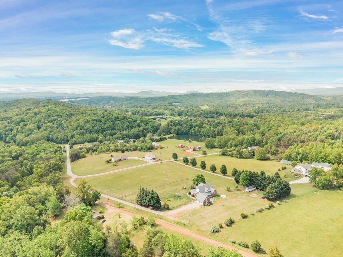 Image 3: 218 Cahas Ln-48