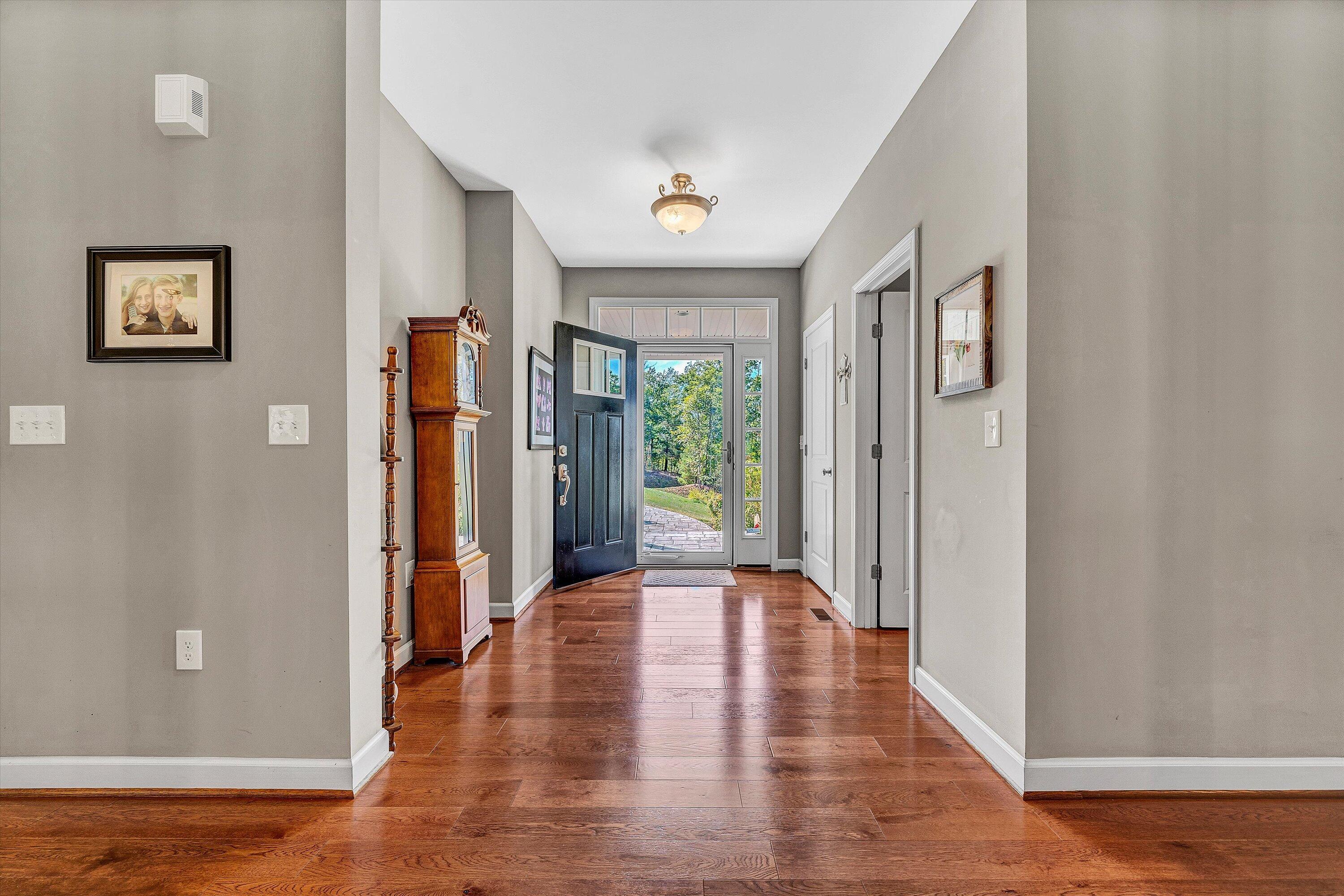 Image 4: 04-VM-09661