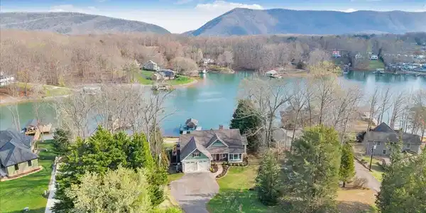 308 Pine DR