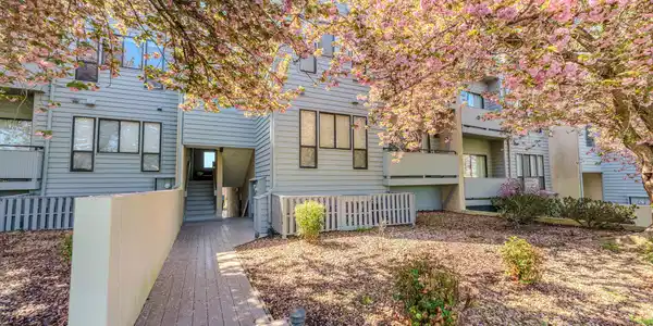 Image 3: _L104392-HDR