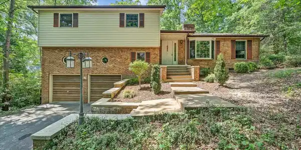 902 White Oak DR