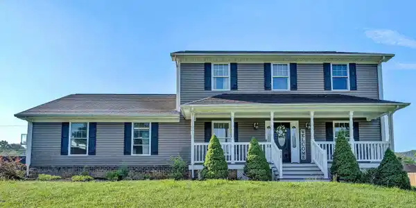 247 Ivy LN