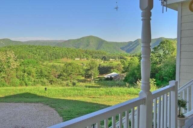 Image 3: 3 120 Spring Ridge Ln