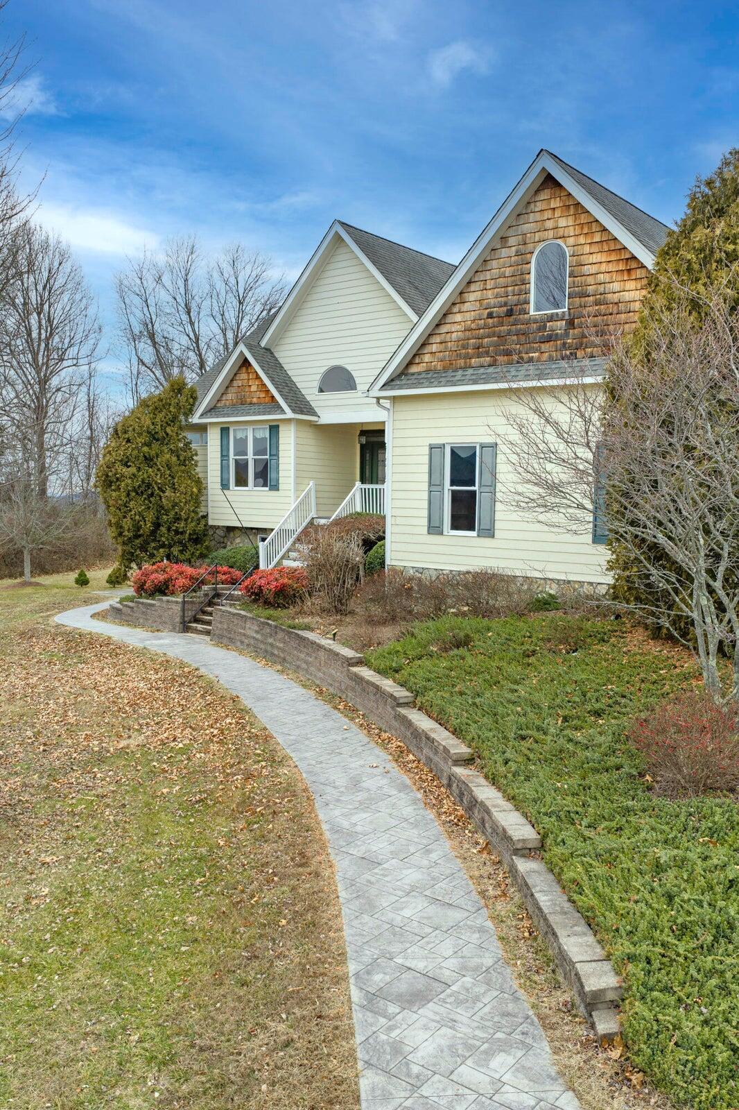 Image 4: 4 120 Spring Ridge Ln