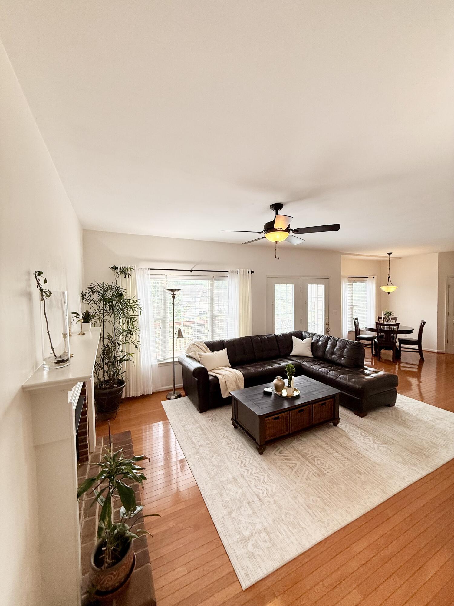 Image 3: Family Room and Breakfast Area