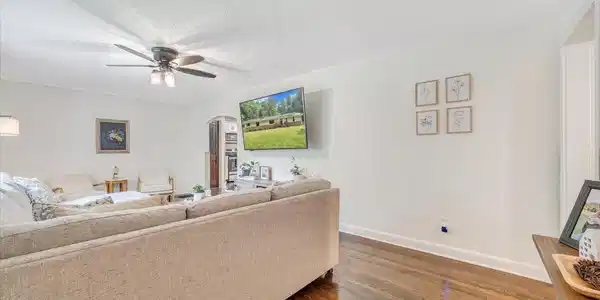 Image 3: 03-MIB08815