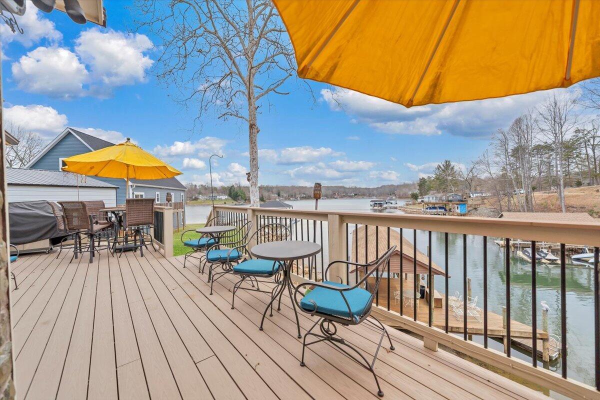 Image 1: 069-MIB02797