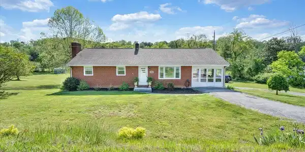 3223 Webster RD
