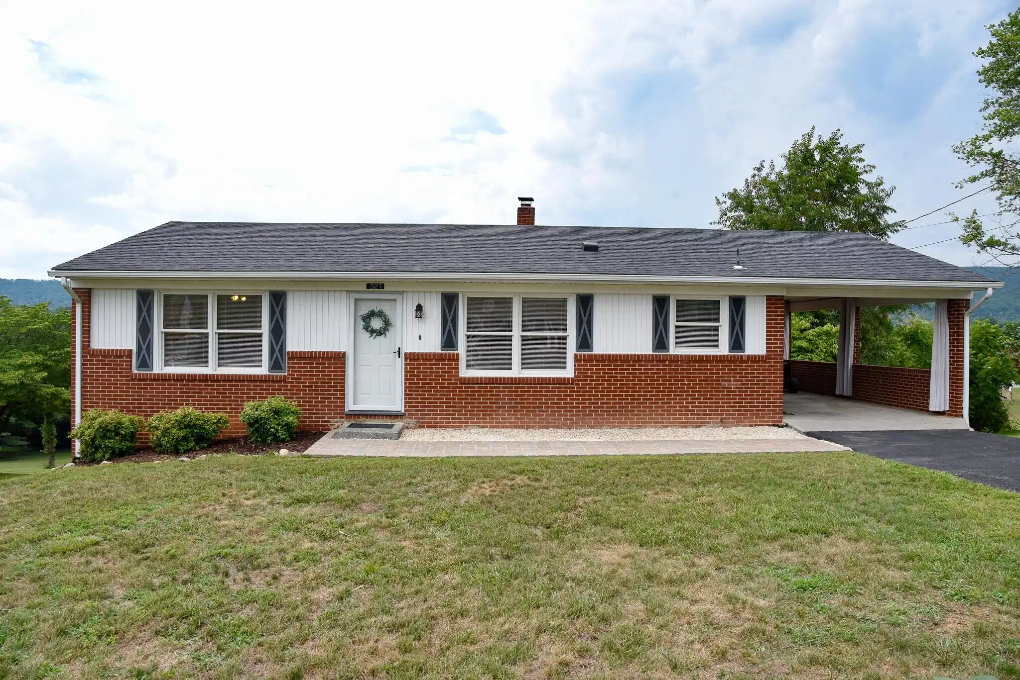Image 1: Welcome to 321 Orchard Dr.!