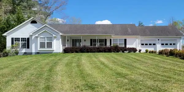 35 Middle Ridge DR