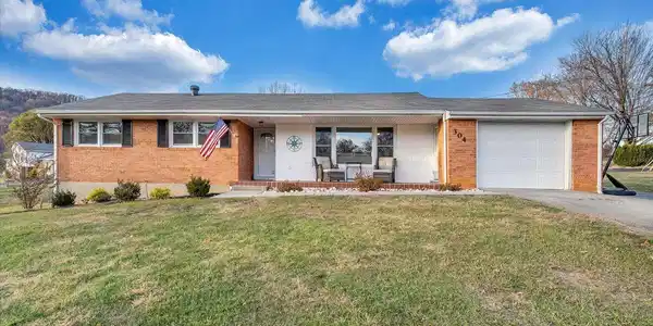 304 Dawnridge LN