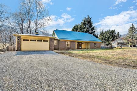 3305 Naff RD