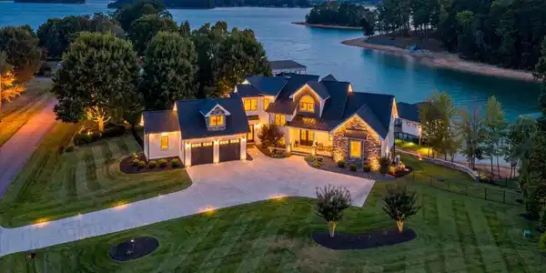 176 Three Point Isle DR