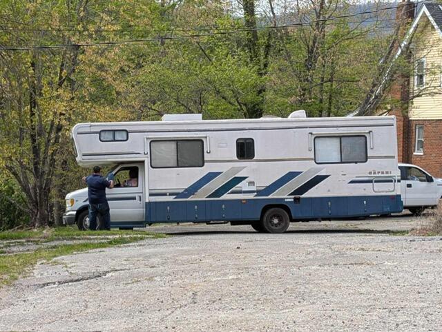 Image 2: 1998 Safari camper for sale