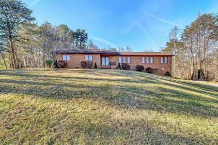 2608 Loch Haven DR