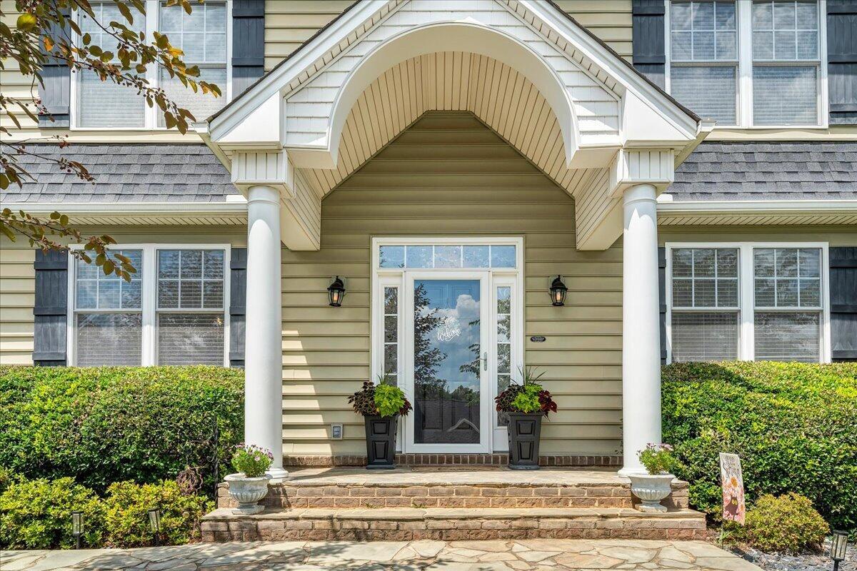 Image 3: Beautiful Front Entryway