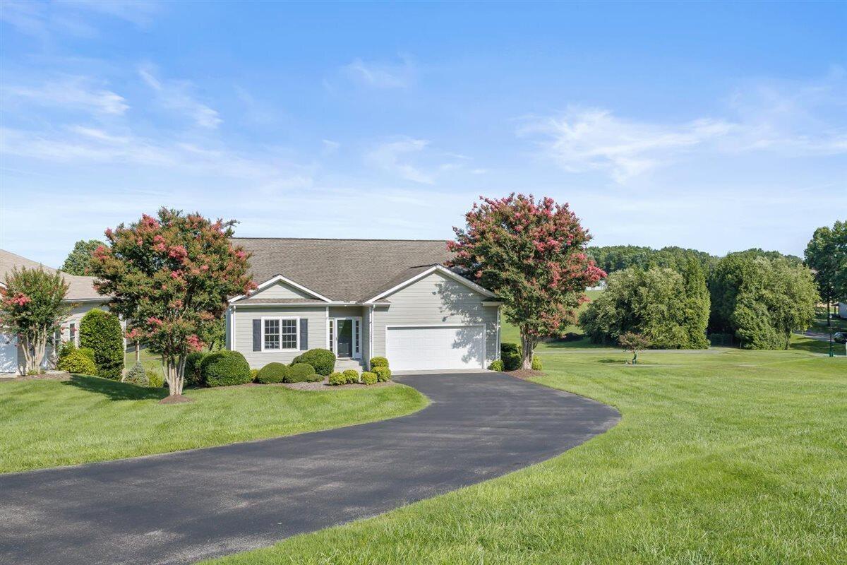 Image 1: 03-1222 8th Fairway Ln-3