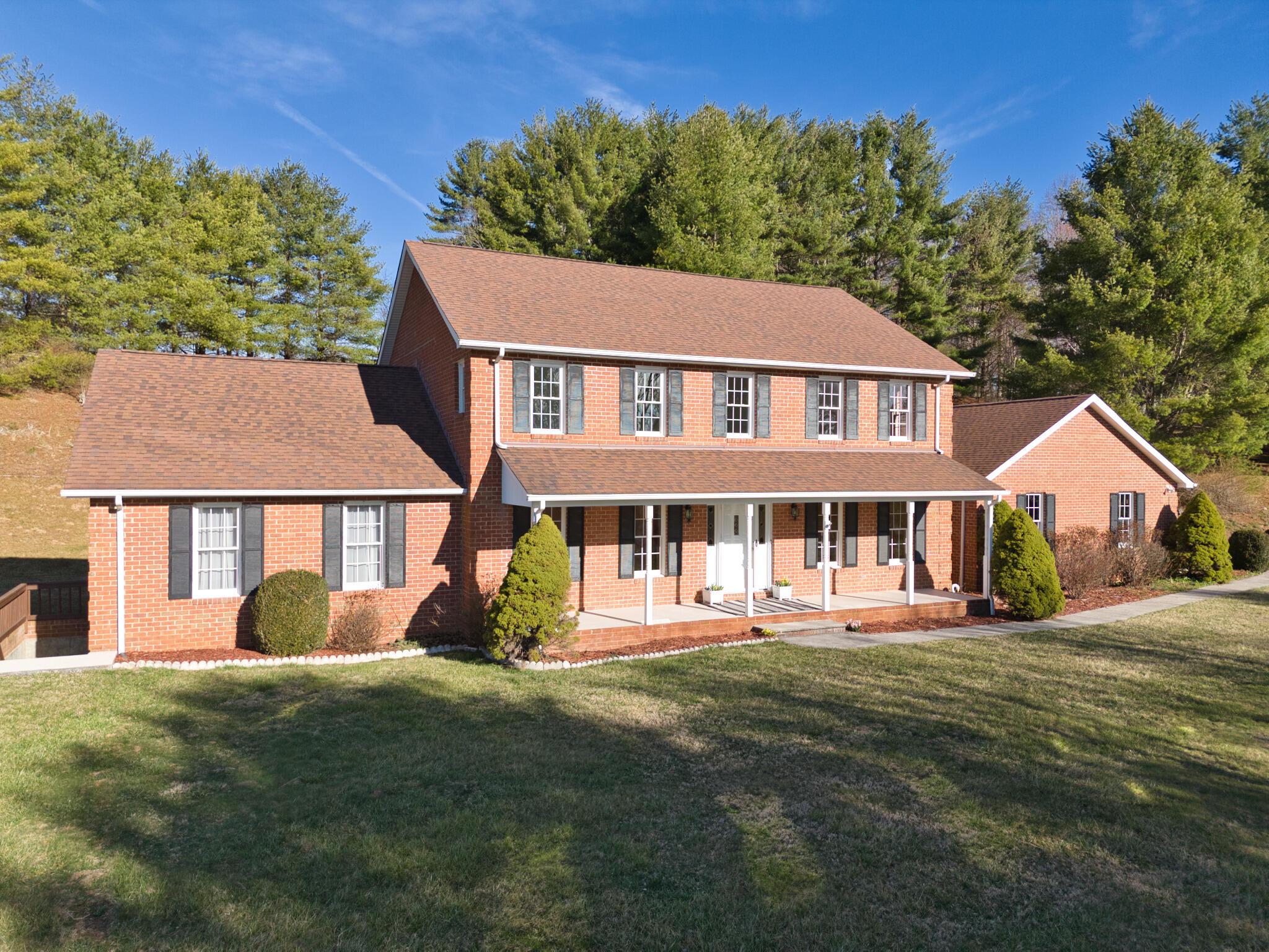 Image 2: 4BR, 2.5BA on 2.5 acres