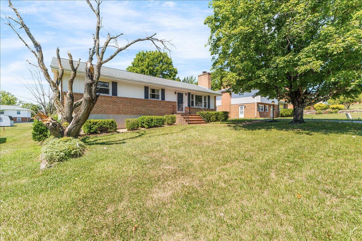 Image 3: 02-2966 Neil Dr-2