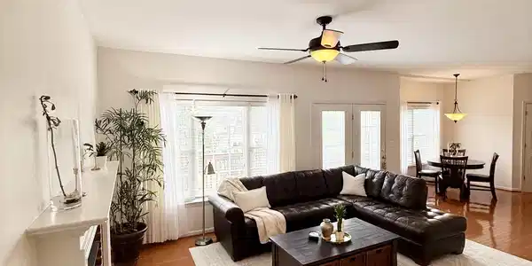 Image 3: Family Room and Breakfast Area