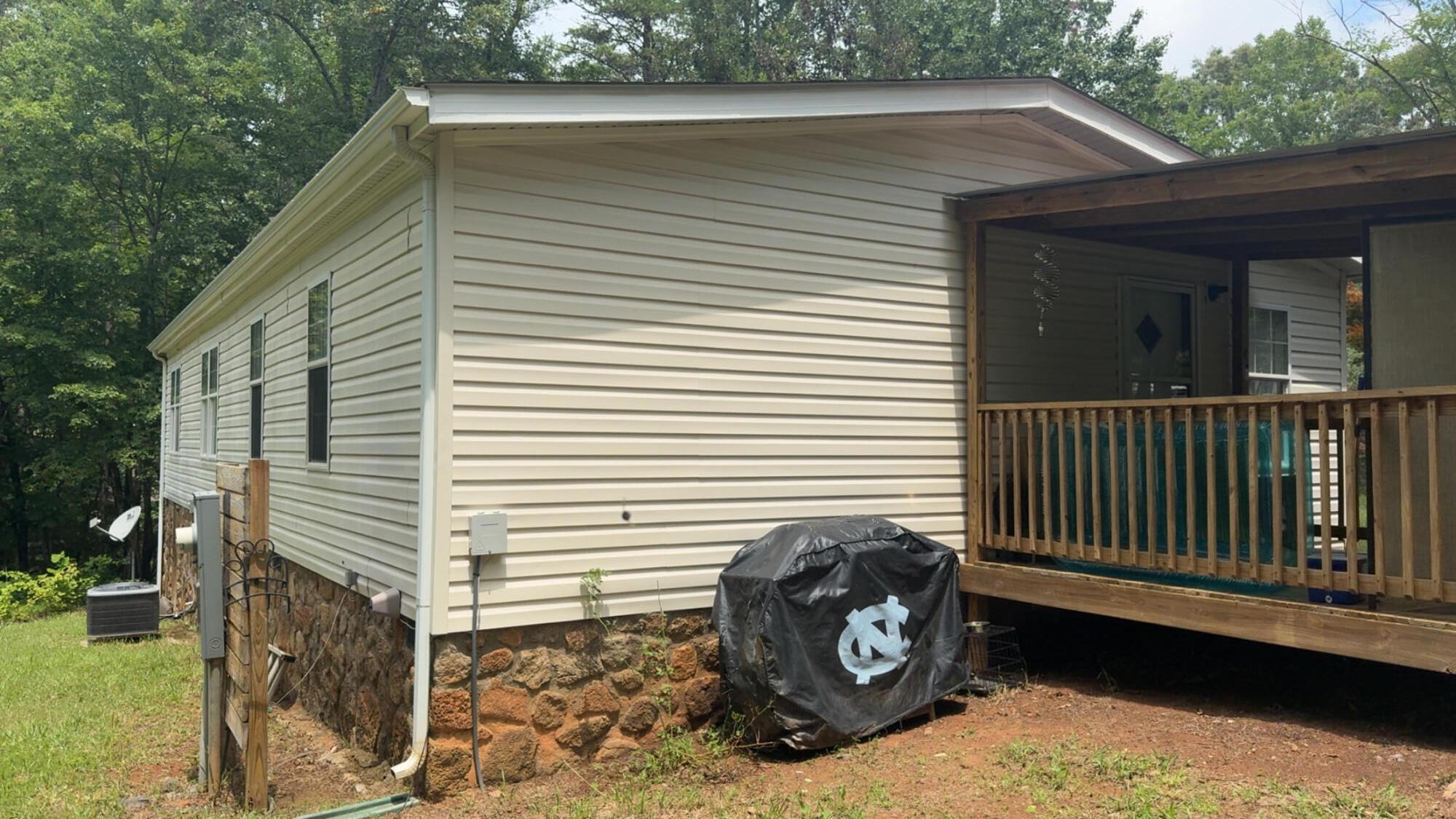 Image 3: side of house