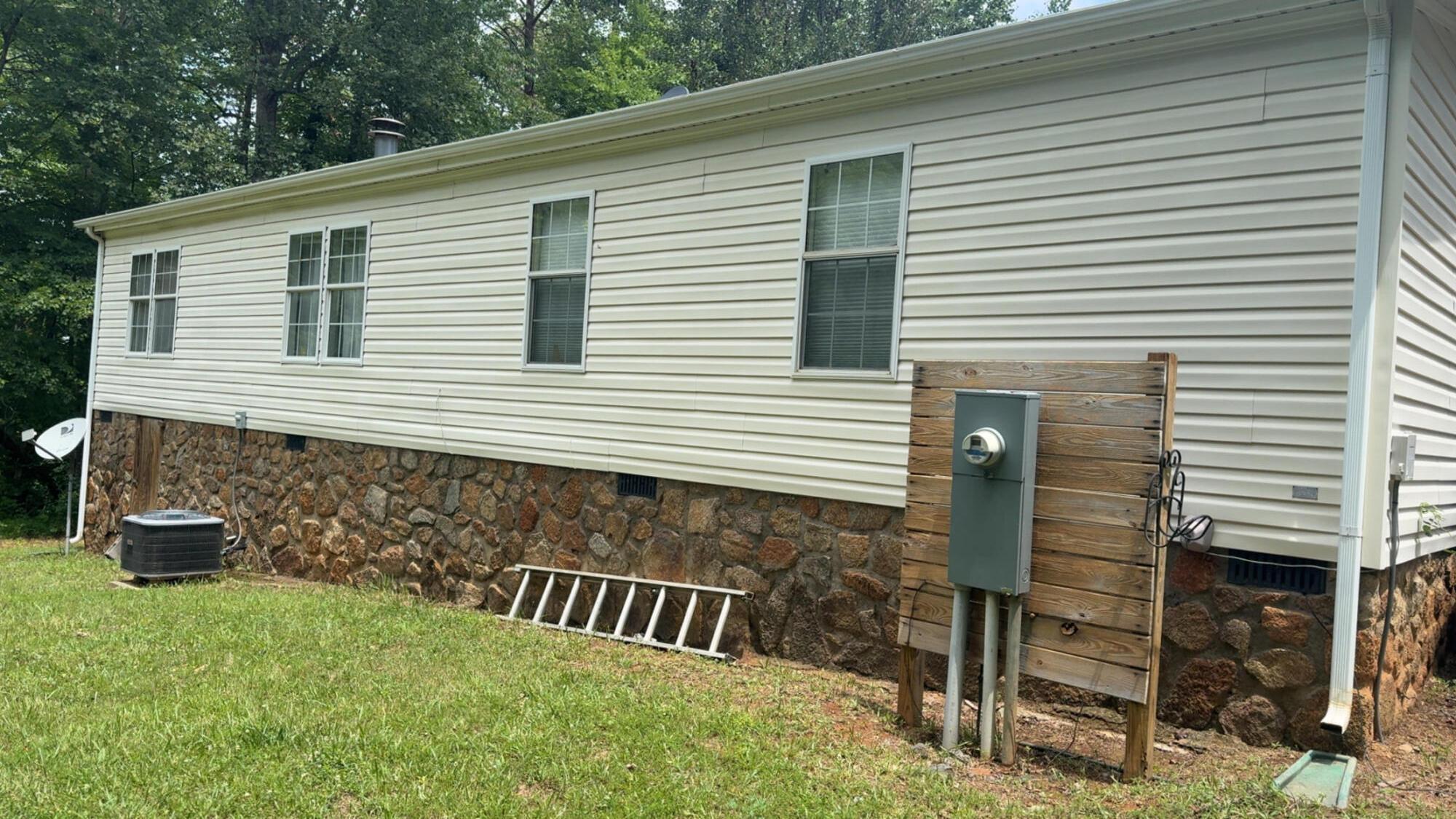 Image 4: back of house