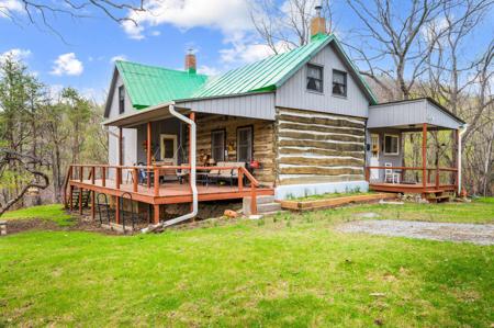 1374 Moccasin RD