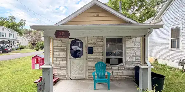 836 Brussels AVE